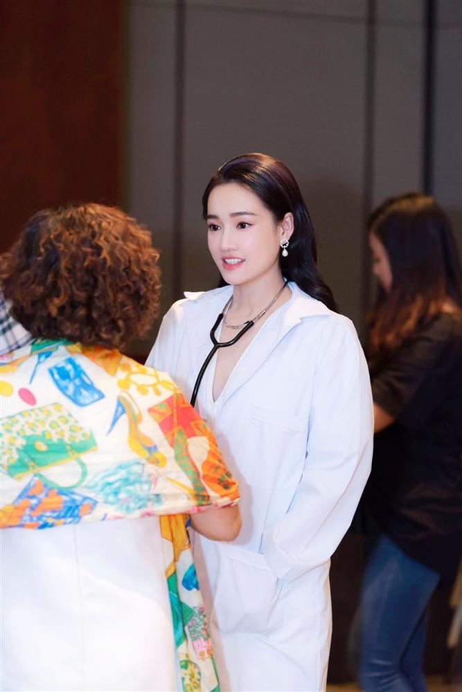 Nhã Phương gây sốc với gương mặt khác lạ, người hâm mộ giật mình vì tưởng cô chính là ca sĩ Maya-1