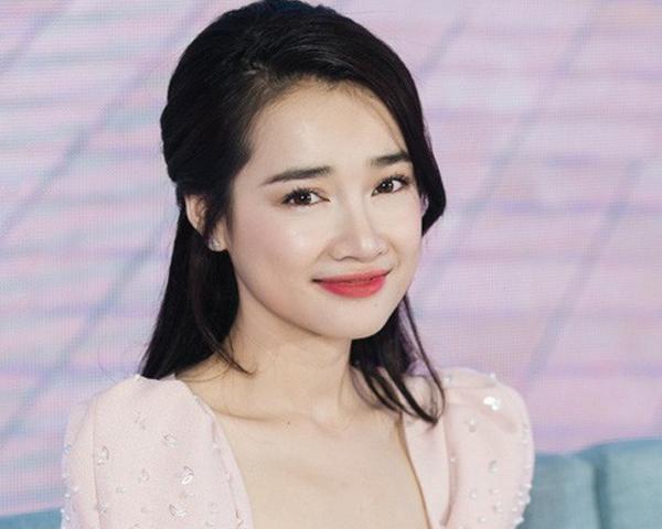 Nhã Phương gây sốc với gương mặt khác lạ, người hâm mộ giật mình vì tưởng cô chính là ca sĩ Maya-8