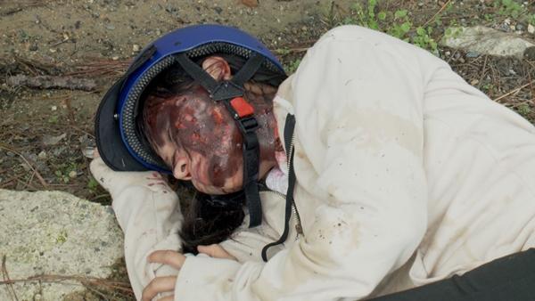 Hết bị tạt a xit rồi lại bị cưỡng hiếp tập thể, đây chính là cô gái có số phận bi đát nhất màn ảnh Việt-2