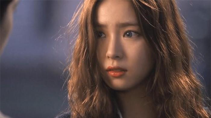 Mang tiếng là cưới được chồng trẻ, chồng giàu nhưng ai mà biết được mỗi đêm tôi lại phải chứng kiến cảnh tượng cay đắng này-1