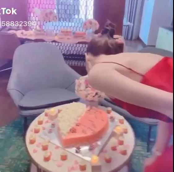 Chiều Ngọc Trinh như bạn trai lớn tuổi: Biến căn phòng mỹ nhân thành pink room để kỷ niệm 2 năm ngày yêu-5