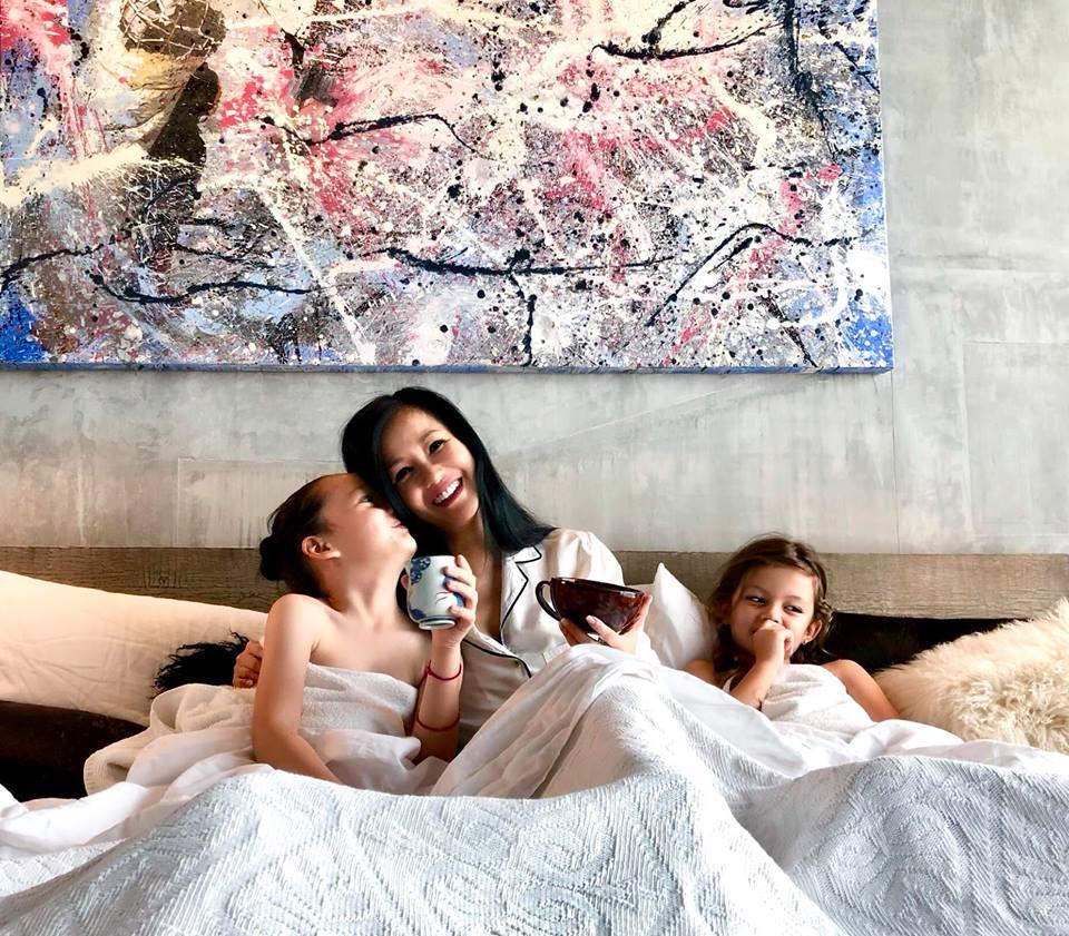 Được bạn bè động viên giữa thời điểm chồng cũ kết hôn, Hồng Nhung lạc quan: Cuộc đời có bao lâu mà hững hờ-1