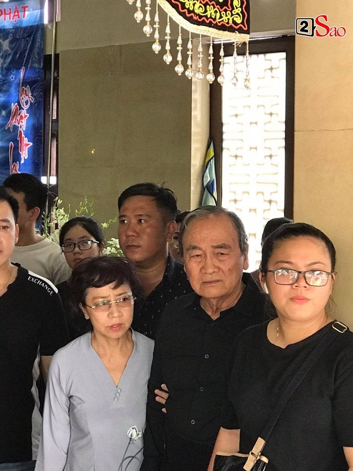 Bố Anh Vũ xuất hiện trong không gian tang lễ-1