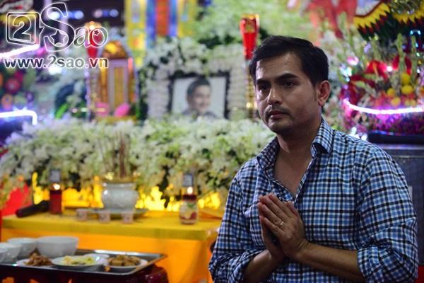 Siêu mẫu Đức Tiến từ Mỹ trở về viếng thăm Anh Vũ-2