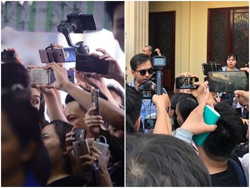 PHẪN NỘ hình ảnh cô gái đến đám tang nghệ sĩ Anh Vũ chụp ảnh tươi cười và bắn tim trước cáo phó-5