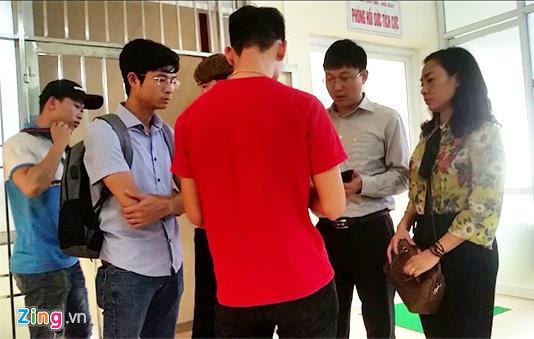 Vụ Mercedes GLA tông hàng loạt xe máy: Nạn nhân có nguy cơ tử vong-1