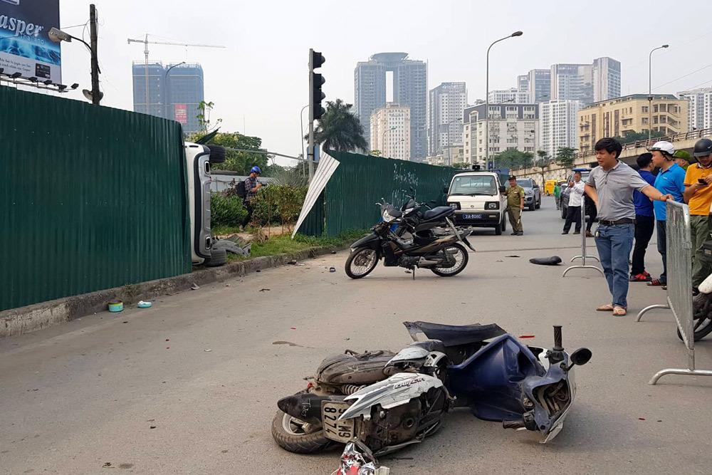 Nữ tài xế Mercedes tông loạt xe máy ở Hà Nội khai đạp nhầm chân ga-2