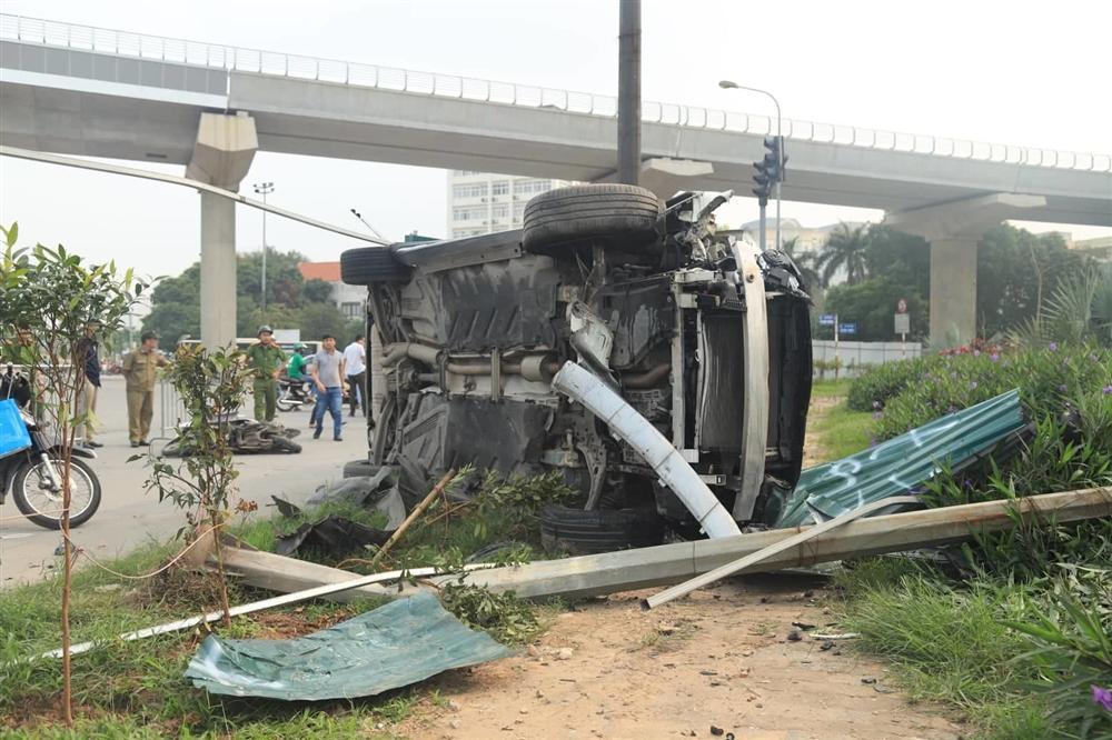 Nữ tài xế Mercedes tông loạt xe máy ở Hà Nội khai đạp nhầm chân ga-3