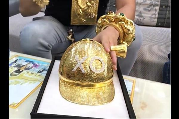Báo nước ngoài sốc vì chiếc mũ bằng vàng do người Việt chế tác-2
