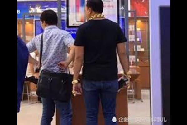 Báo nước ngoài sốc vì chiếc mũ bằng vàng do người Việt chế tác-3