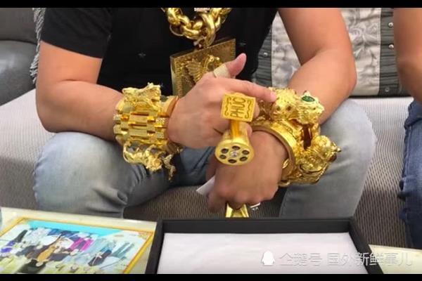 Báo nước ngoài sốc vì chiếc mũ bằng vàng do người Việt chế tác-6