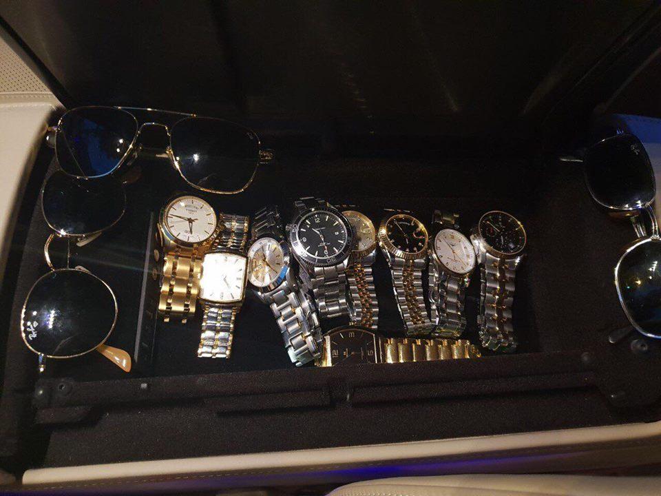 Mũ đúc vàng 24K, giầy dép cá sấu, đồng hồ nhiều tỷ... Phúc XO chính là dân chơi thời trang nhất Việt Nam-11