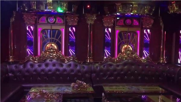 Bên trong phòng karaoke Phúc XO làm chủ: Không gian ảo, TV 200 inch ném ly vào không vỡ-4