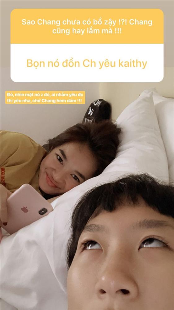 CÁI GÌ ĐÂY: Kaity Nguyễn bất ngờ được Trang Hý quỳ gối cầu hôn bằng nhẫn 200 nghìn vào đúng sinh nhật tuổi 20-6