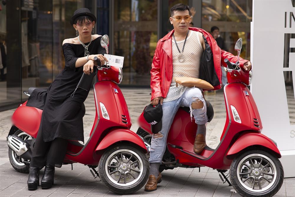 Ngắm những bộ cánh street style ngày đầu Vietnam International Fashion Week mà tưởng Halloween đến sớm nửa năm-12