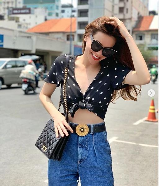 Diện crop-top xuống phố, Hồ Ngọc Hà 36 tuổi khoe vòng eo con kiến khiến nhiều mẹ bỉm sữa ghen tỵ-1
