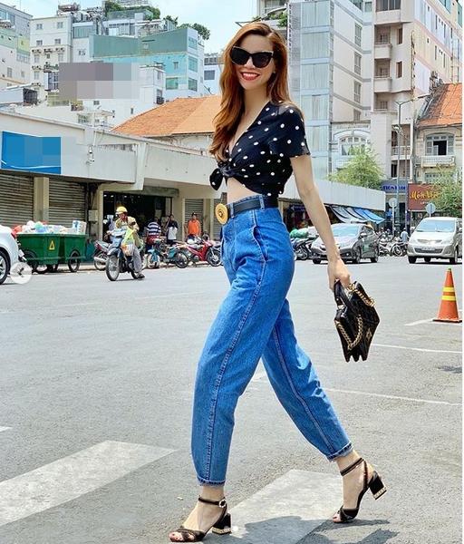 Diện crop-top xuống phố, Hồ Ngọc Hà 36 tuổi khoe vòng eo con kiến khiến nhiều mẹ bỉm sữa ghen tỵ-2