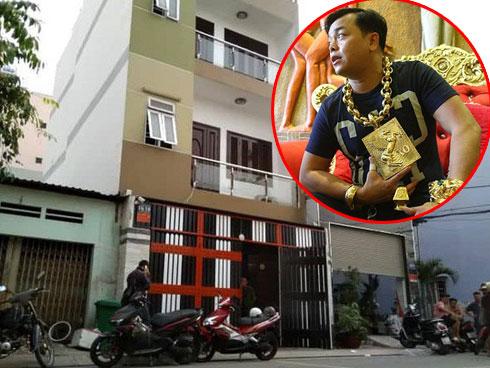 Nóng: Công an đang khám xét nơi ở của Phúc XO tại Sài Gòn