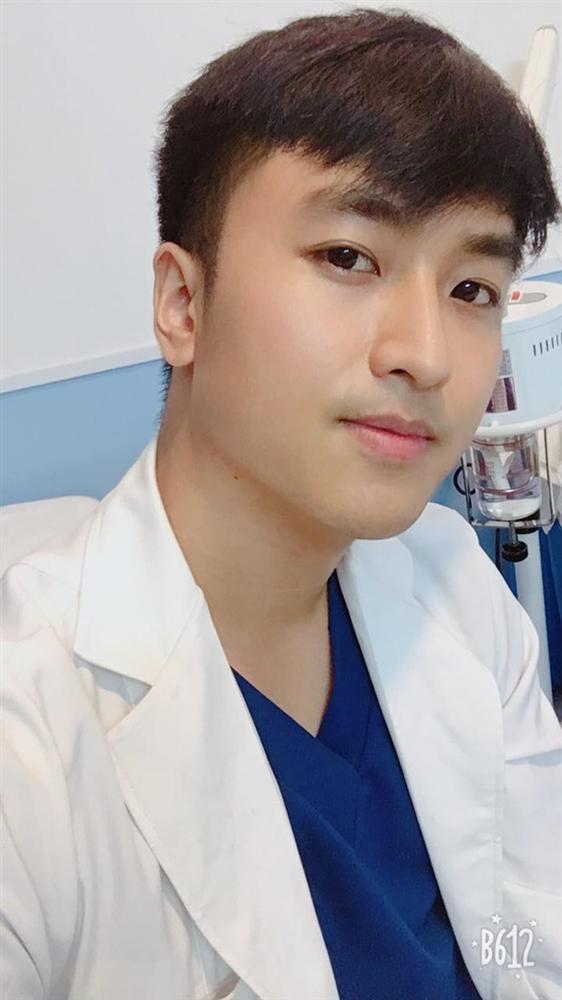 Bác sĩ đa khoa 9X điển trai, hát hay ở Sài Gòn-4