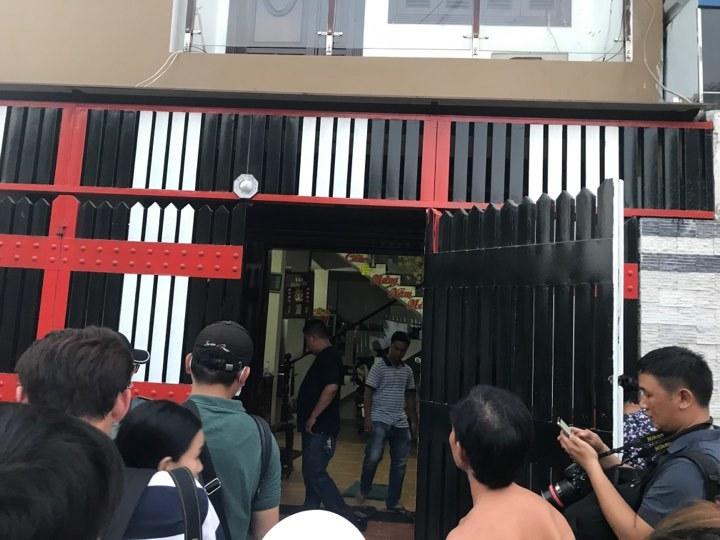 Cảnh sát xuyên đêm khám xét quán karaoke của Phúc XO-2