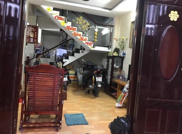 Cảnh sát xuyên đêm khám xét quán karaoke của Phúc XO-4