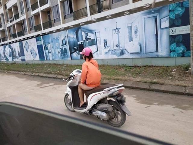 NÓNG MẮT với những bộ trang phục hớ hênh khi ra đường của các chị em phụ nữ-5