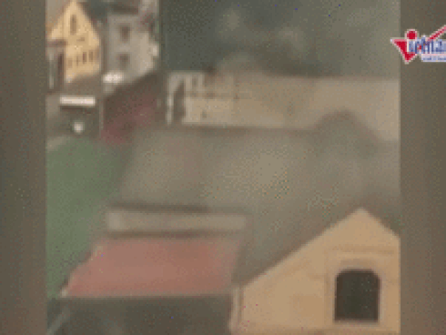 Clip: Nhà 5 tầng đang bốc cháy ngùn ngụt, người đàn ông nhảy ra ngoài thoát thân