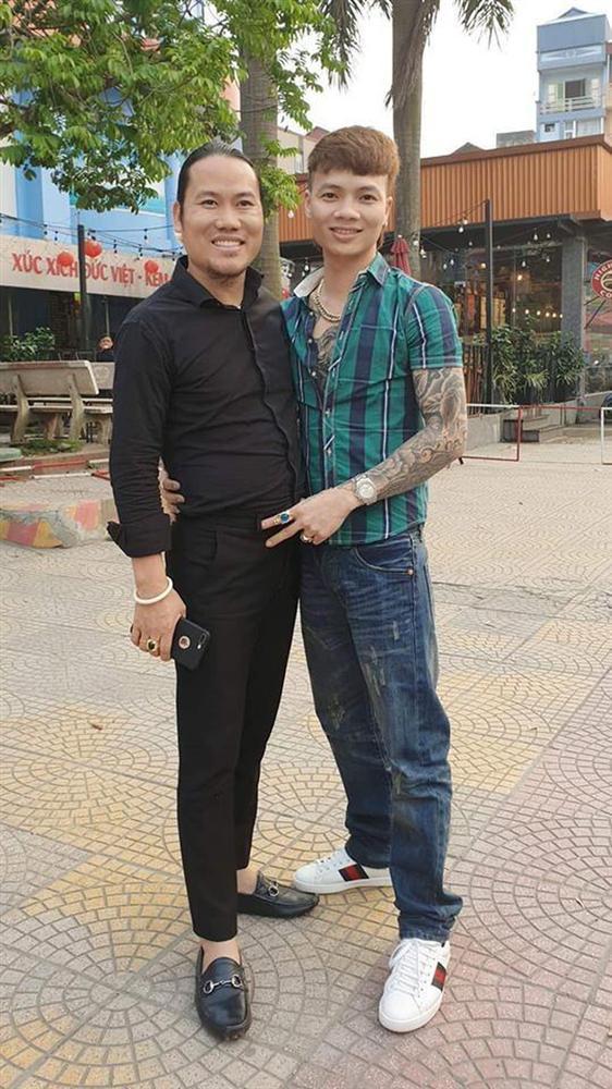 Bị bôi nhọ danh dự khi chụp hình chung với Khá Bảnh, danh hài Vượng Râu bức xúc: Thật đốn mạt và hèn hạ-1