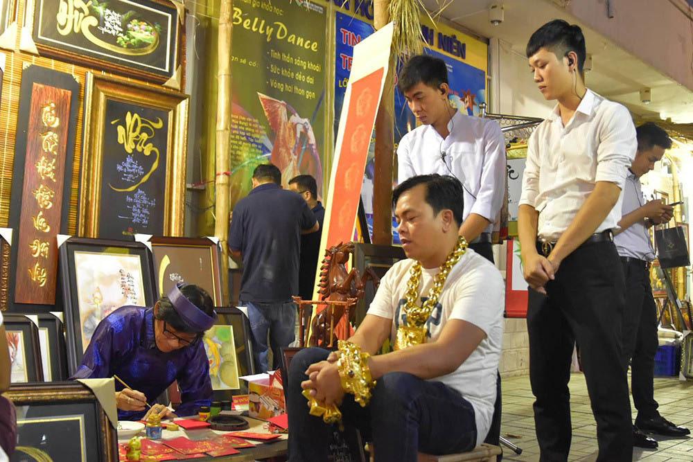 Nghi vấn phía sau sự nổi tiếng bất thường của Phúc XO-4