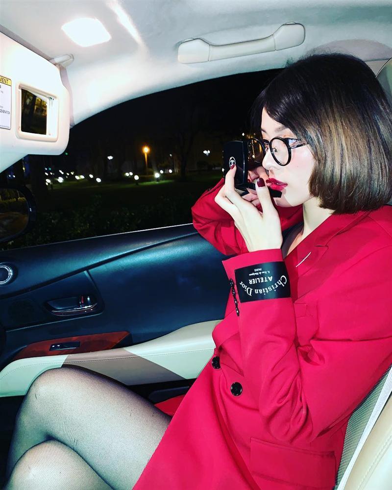 Hoa hậu HHen Niê than thở không thích chụp hình mà cứ bắt diễn-3