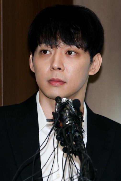 Biểu tượng sắc đẹp Krystal gây ngỡ ngàng với ngoại hình thừa cân, cằm lộ ngấn mỡ-9