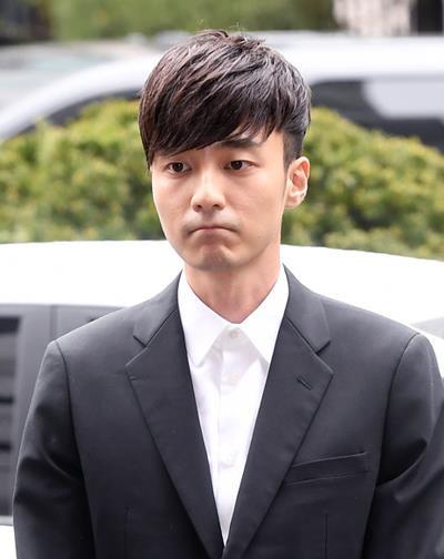 Sao nam Hàn Quốc thừa nhận quay lén và phát tán ảnh, clip sex-2