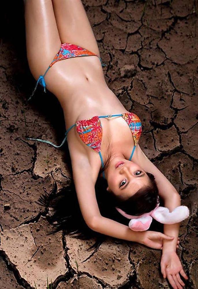 Có ai còn nhớ loạt ảnh nude vì môi trường gây choáng của Ngọc Quyên và loạt sao Việt?-7