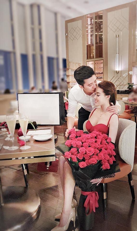 Chia tay con trai nghệ sĩ Hương Dung, nữ giảng viên xinh đẹp liên tục được người yêu điển trai làm điều lãng mạn-5