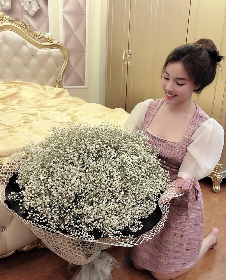 Chia tay con trai nghệ sĩ Hương Dung, nữ giảng viên xinh đẹp liên tục được người yêu điển trai làm điều lãng mạn-7