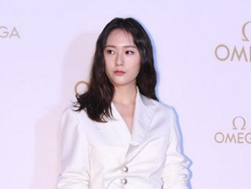 Công chúa băng giá Krystal tuyên bố không còn thiết tha với việc hát hò, muốn từ bỏ sự nghiệp làm thần tượng Kpop-7