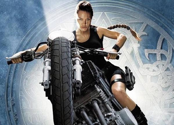 Netizen nghi ngờ Jennie (Black Pink) sao chép phong cách của Lara Croft - Angelina Jolie-4