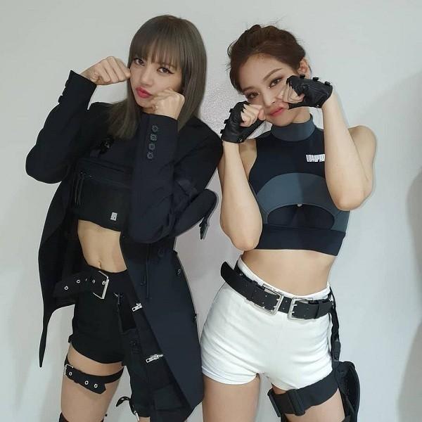 Netizen nghi ngờ Jennie (Black Pink) sao chép phong cách của Lara Croft - Angelina Jolie-5