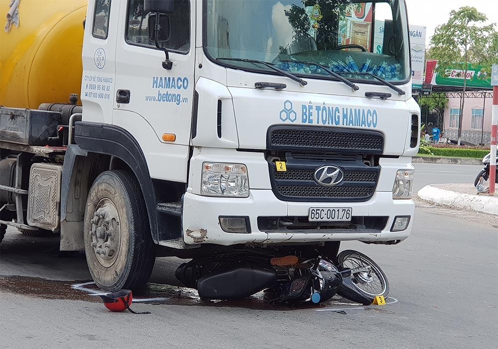 Chồng đau đớn chứng kiến vợ chết thảm dưới bánh xe bồn-3