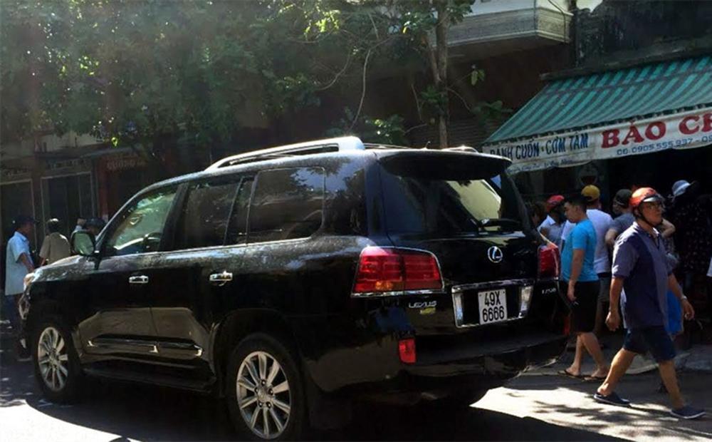 Lái xe Lexus biển tứ quý tông chết 4 người ở Quy Nhơn quỳ gối xin lỗi-3