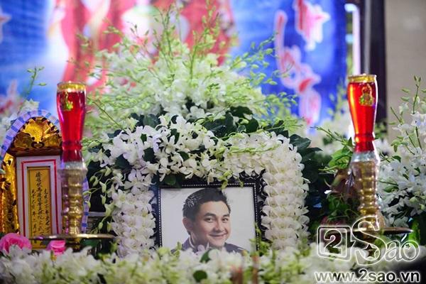 Người thân và đồng nghiệp ôm nhau khóc ròng khi linh cữu Anh Vũ hạ huyệt về với đất mẹ-1