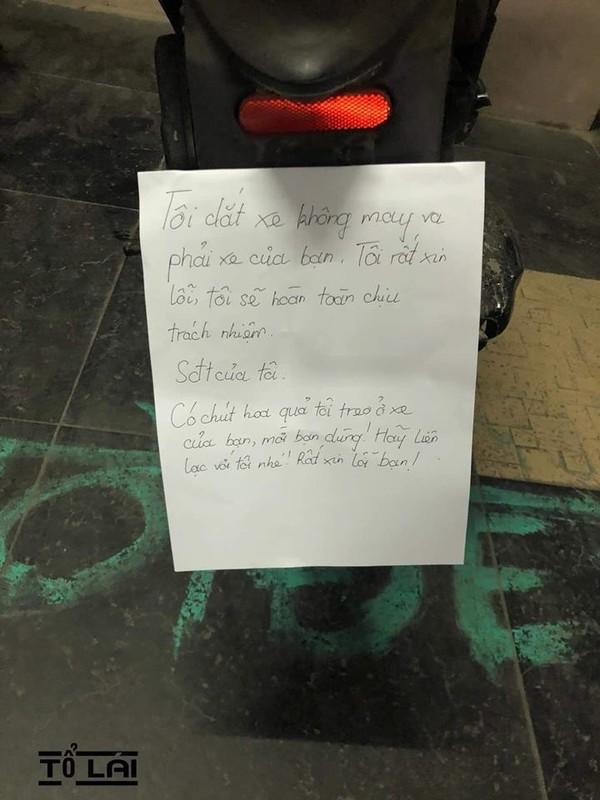 Lỡ va phải xe người khác, người đàn ông viết hẳn thư xin lỗi cùng gói quà nhỏ khiến ai cũng mỉm cười-1