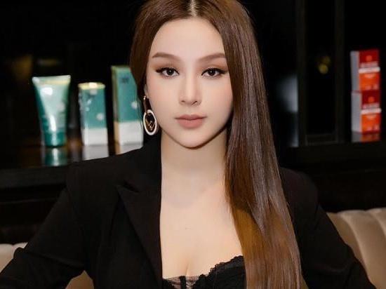 Huyền Baby khoe vẻ tươi trẻ ở tuổi 30