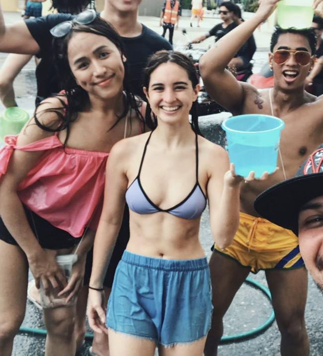 Loạt mỹ nhân mặc ngắn, khoe nội y đi hội té nước Thái Lan, phớt lờ lệnh cấm-14