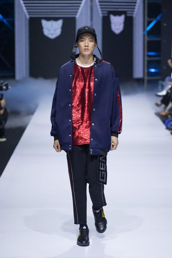 Minh Tú được dàn trai đẹp 6 múi hộ tống tung hoành trên sàn catwalk-10