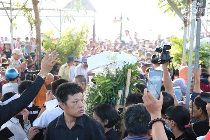 Linh cữu Anh Vũ được đưa tới nghĩa trang quận 9 an táng-2