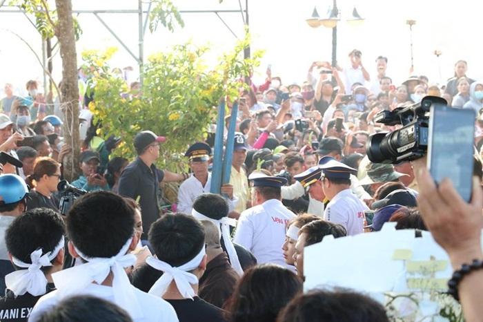 Linh cữu Anh Vũ được đưa tới nghĩa trang quận 9 an táng-4