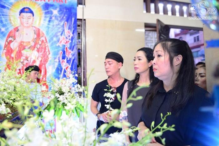 NSND Hồng Vân nghẹn ngào tiễn biệt Anh Vũ, gợi lại gần 20 năm yêu nghiệp diễn say mê của người em-2