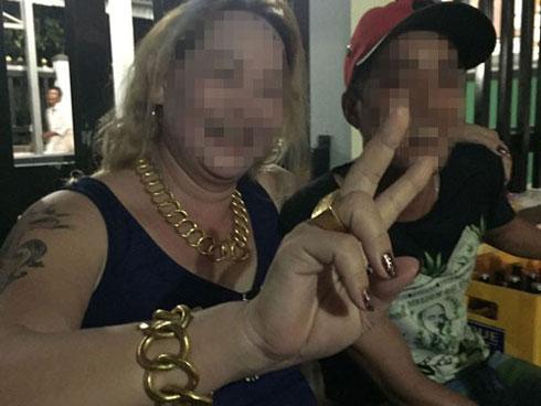 Bi hài chuyện khoe của-1