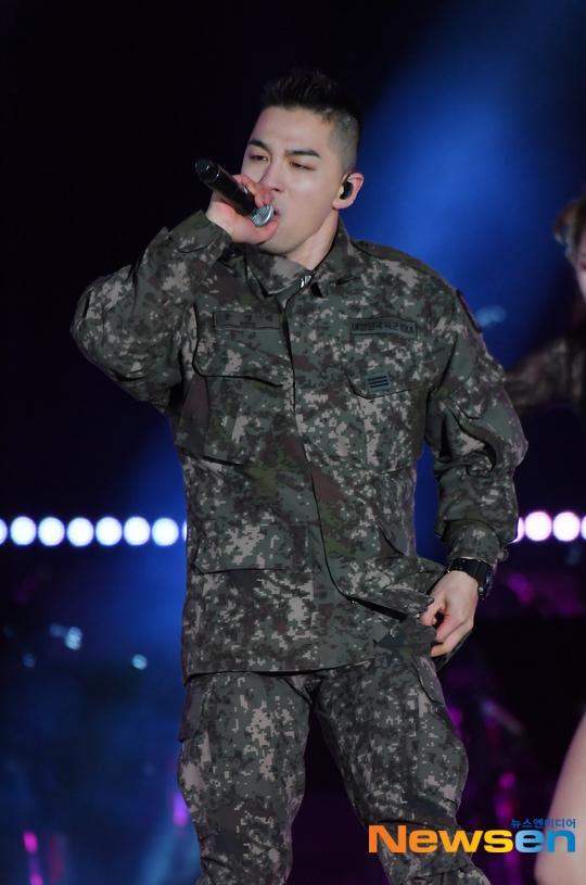 Bất chấp chuỗi bê bối chấn động của Seungri, 2 mảnh Big Bang đốt cháy sân khấu buổi hòa nhạc quân đội-6
